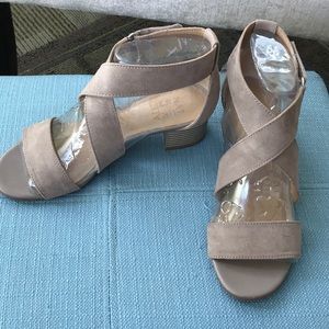 Naturalizer Adele Taupe Block Heel, 6